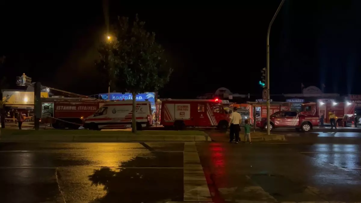 Kartal'da Yangın: 4 Restoran Kullanılamaz Hale Geldi