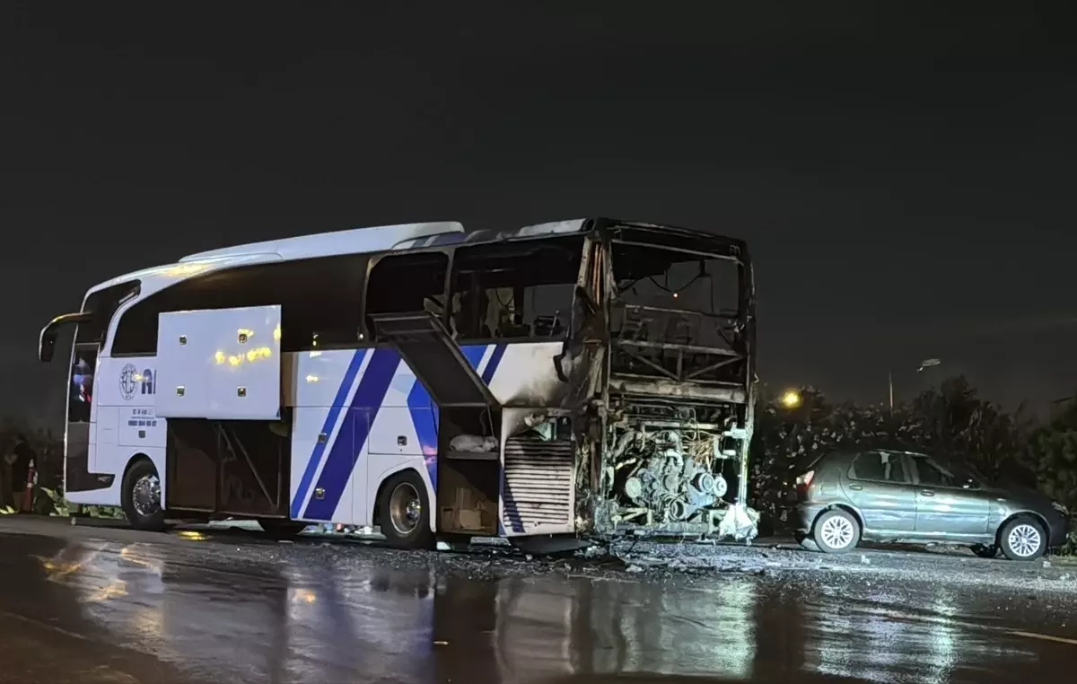 Ümraniye'de Otobüs Yangını