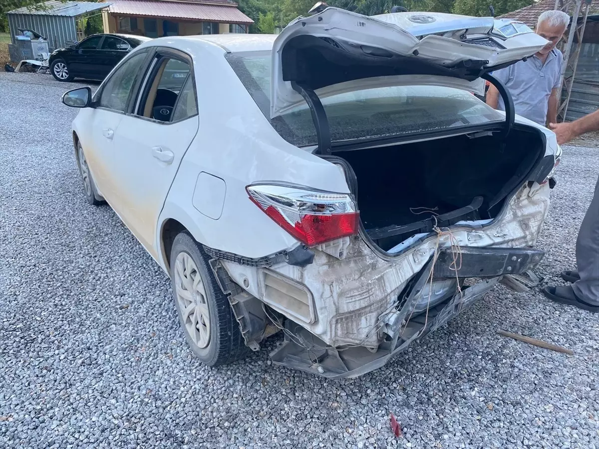 Türkeli'de Trafik Kazası: 2 Yaralı