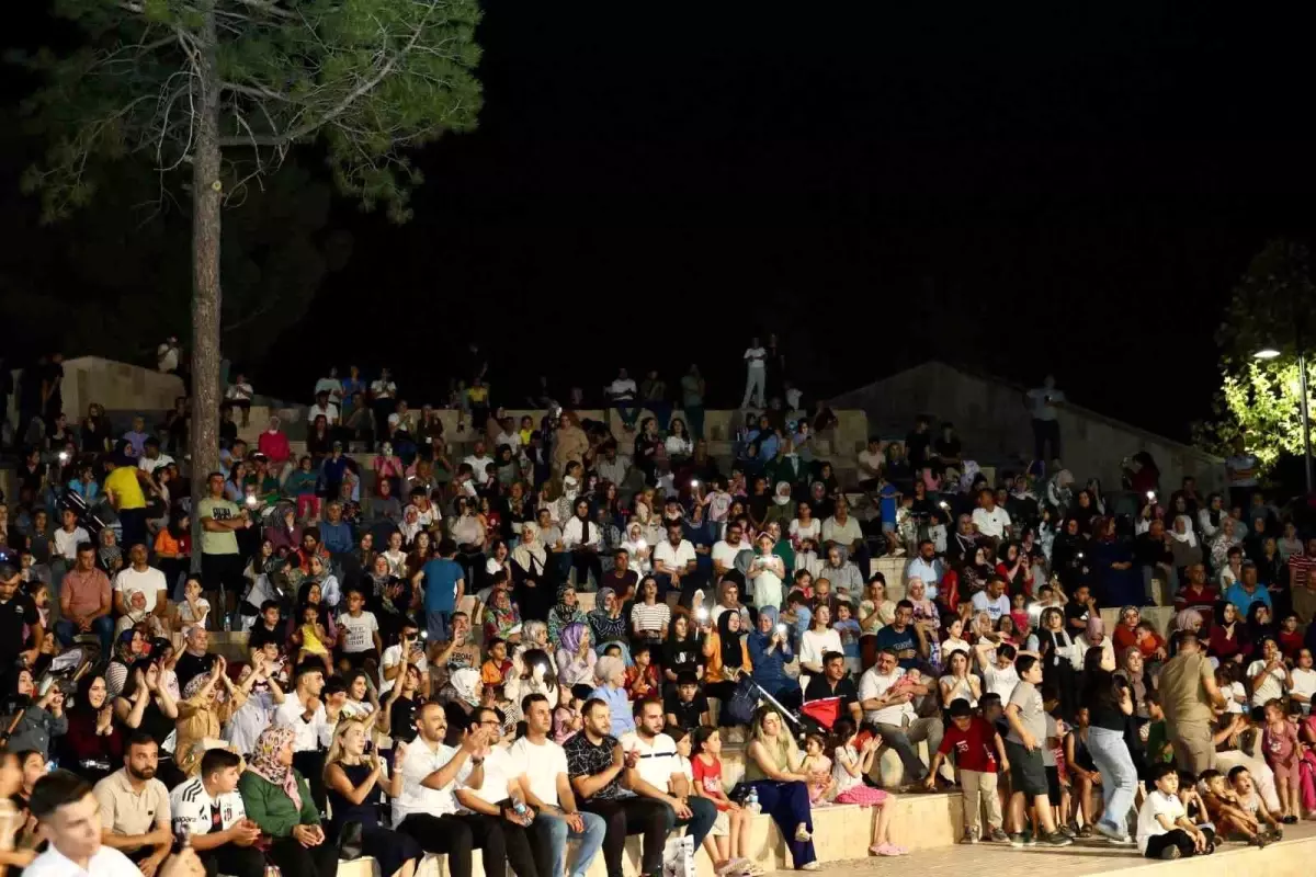 Siirt'te Aile Yılı Etkinlikleri Kapsamında Halk Konseri Düzenlendi