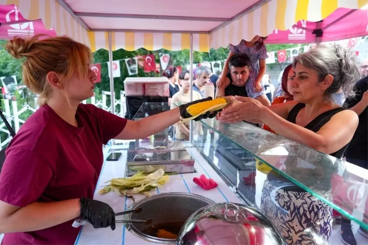 Keçiören'de Açık Hava Sineması Etkinliği Büyük İlgi Gördü