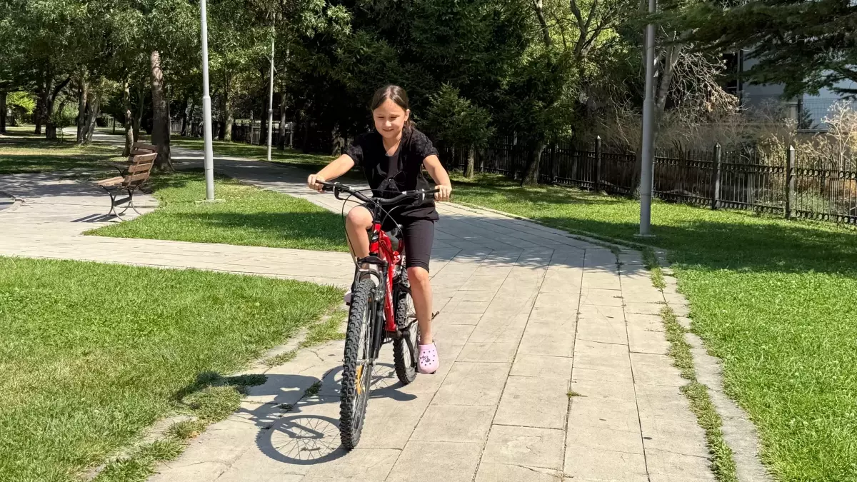 Gölbaşı'nda Okuyan Çocuklara Bisiklet Hediyesi