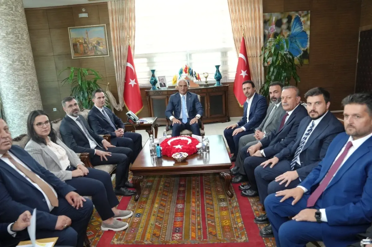 Bakan Ersoy: Sorunlarını çözmüş Türkiye, kalkınmış, refahını artırmış bir Türkiye demektir (2)