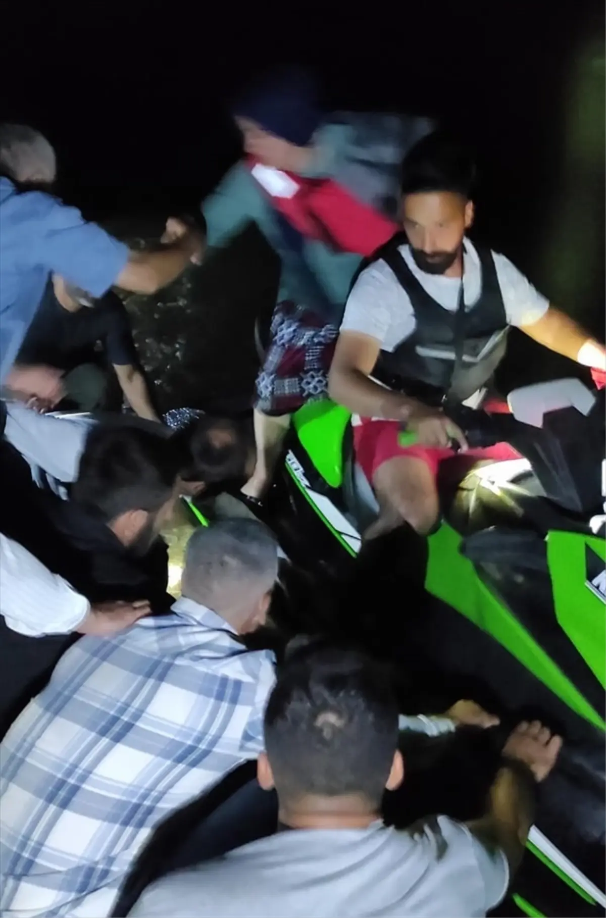 Bingöl'de Nehirde Mahsur Kalan 5 Kişi Kurtarıldı