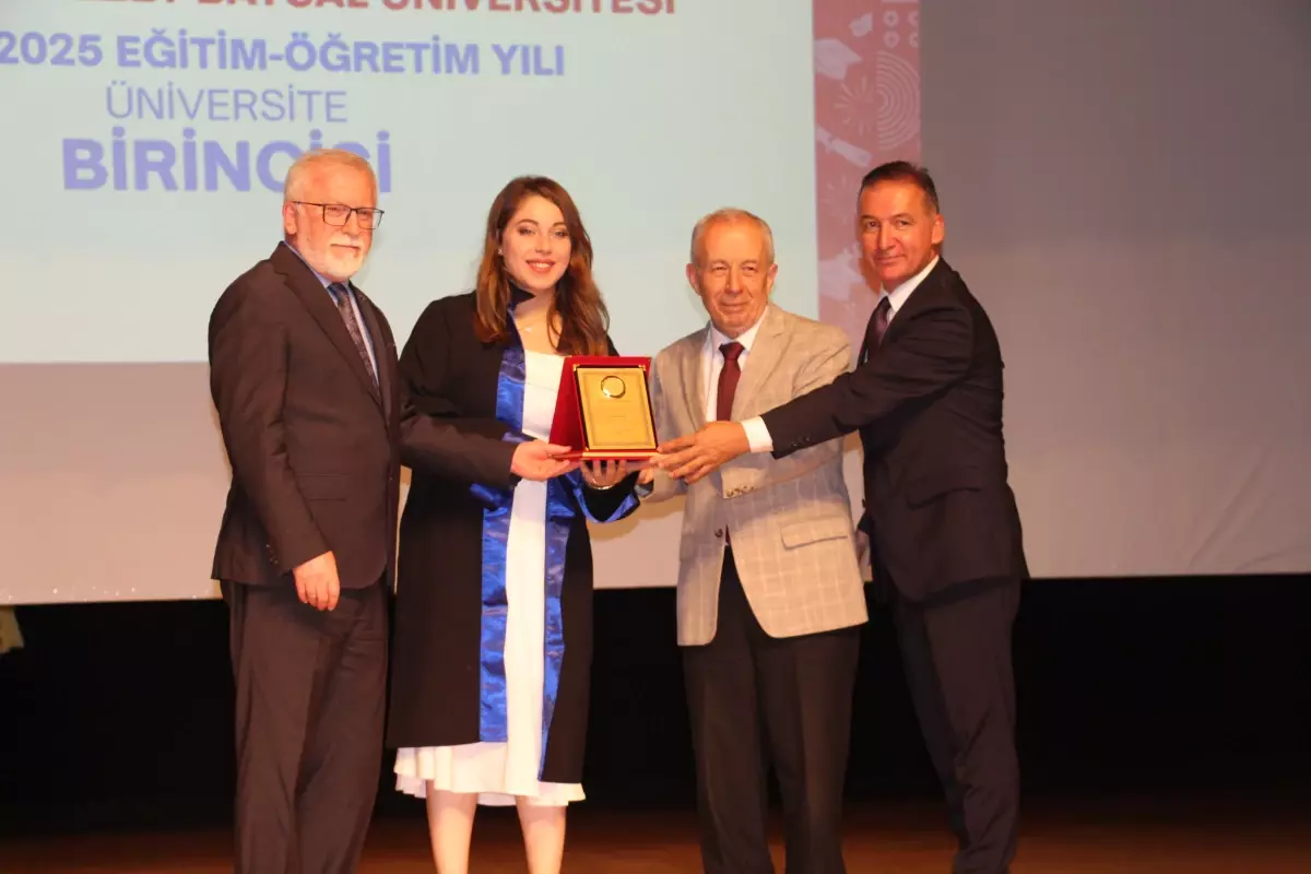 BAİBÜ'de Ödül Töreni