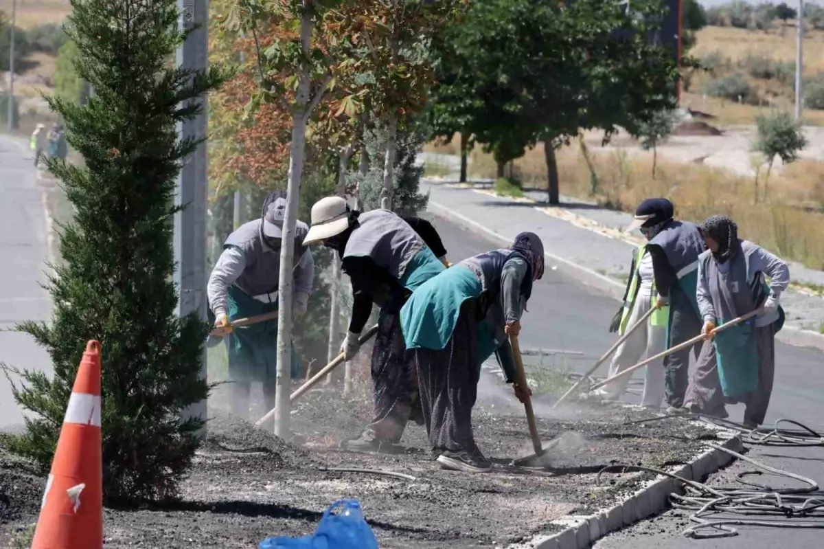 Nevşehir Belediyesi'nden Orta Refüj Yenileme Çalışmaları