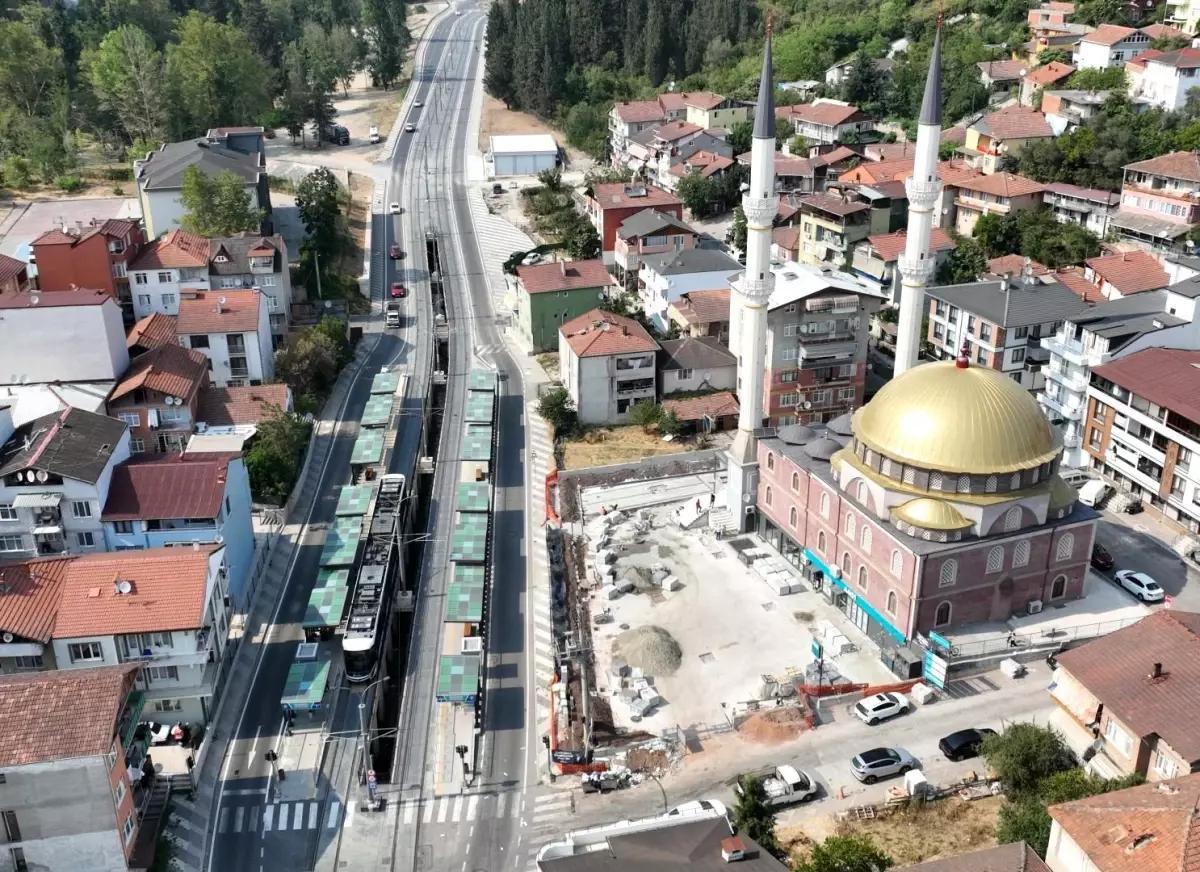 İzmit'te Camilerde Çevre Düzenleme Çalışmaları Devam Ediyor