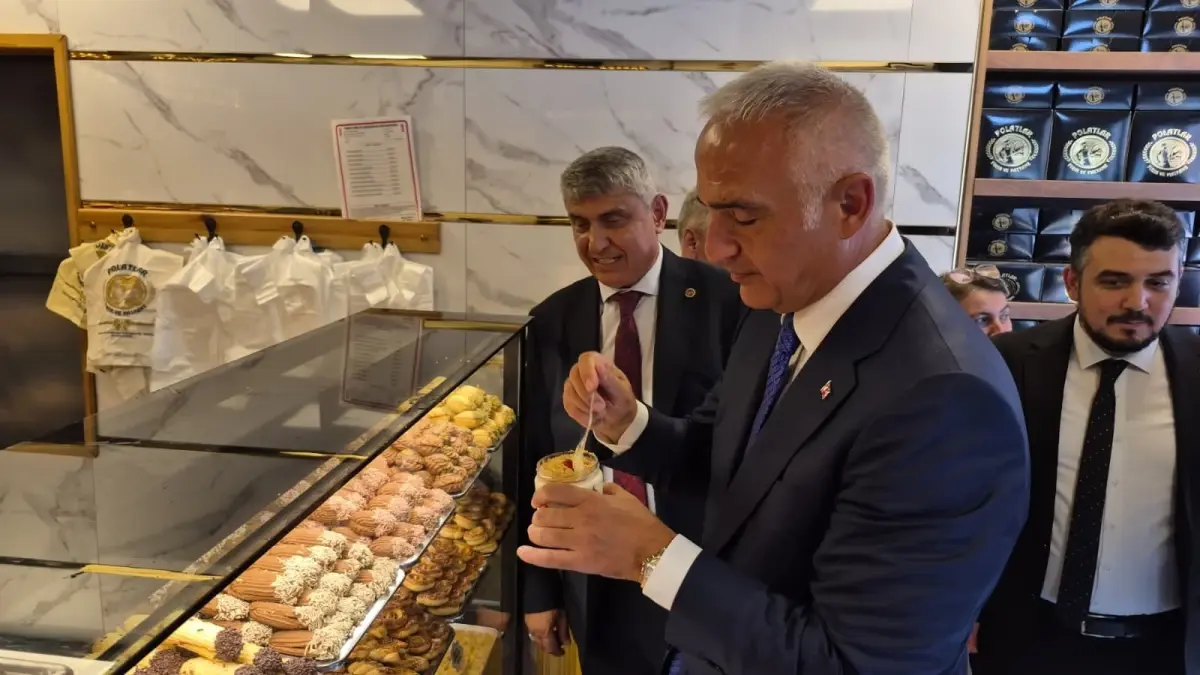 Bakan Ersoy Ereğli'de Esnafı Ziyaret Etti
