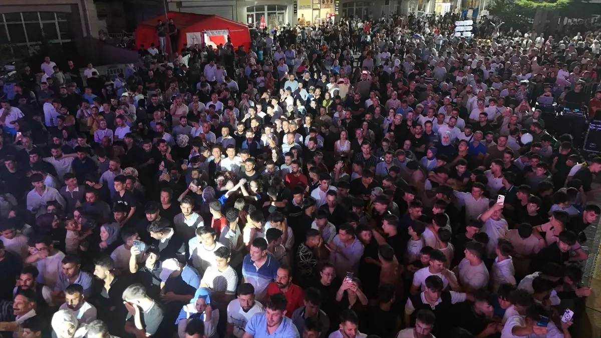 Sevcan Orhan Bitlis'te Konser Verdi