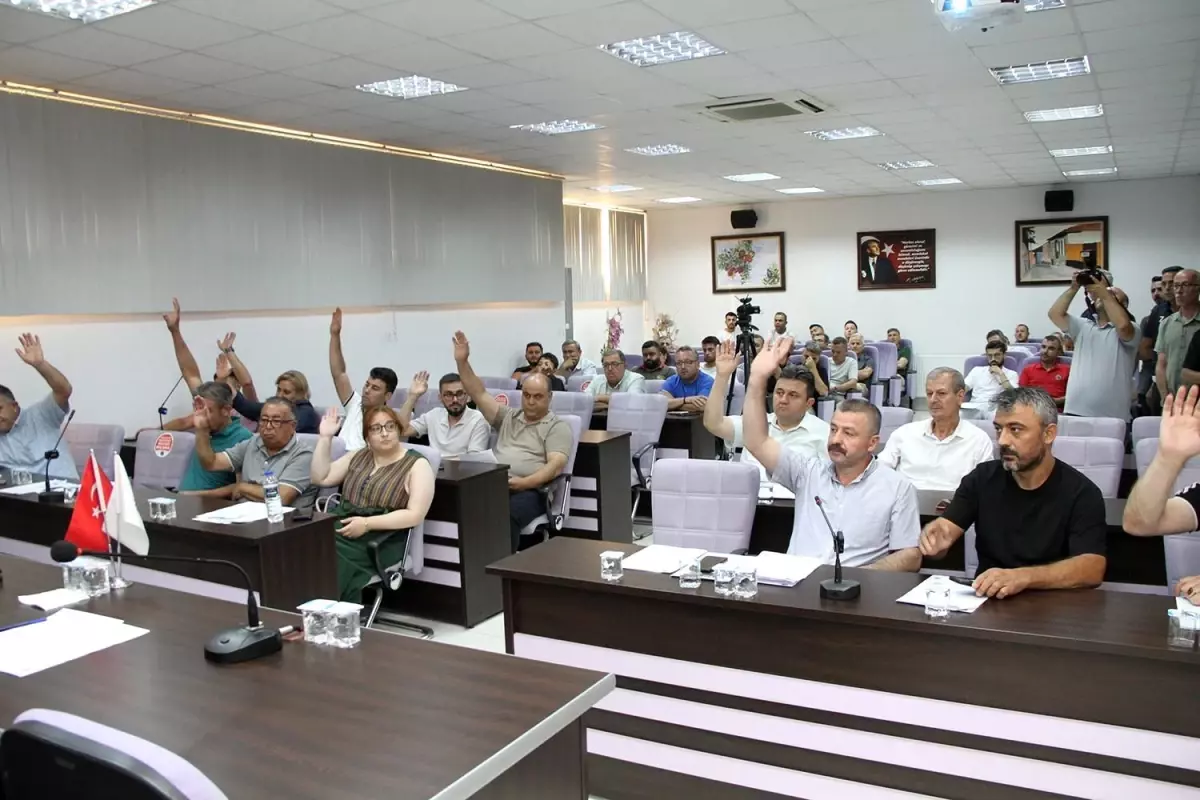 Kula Belediyesi'nde CHP'li 3 katip üye istifa etti
