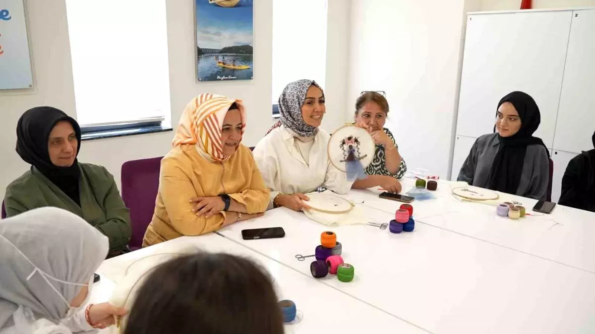 Sultangazi Belediyesi'nden Genç Kızlara Yönelik 'Kız Çocuğu Bir İnci Hikayesi' Projesi