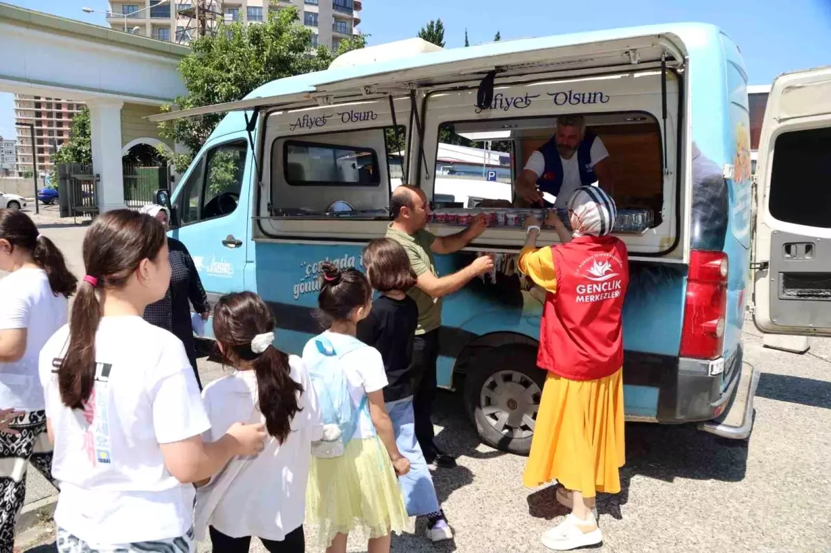 Canik Belediyesi, Yaz Kurslarına Katılan Öğrencilere Dondurma İkram Etti