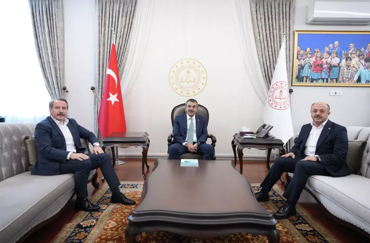 Yalçın'dan Bakan Tekin'e Ziyaret