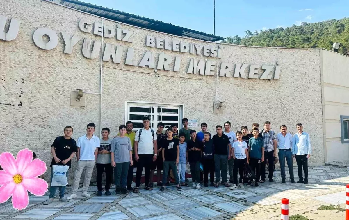Boğazköy Kuran Kursu Öğrencileri Gediz Aquapark'ta Eğlendi