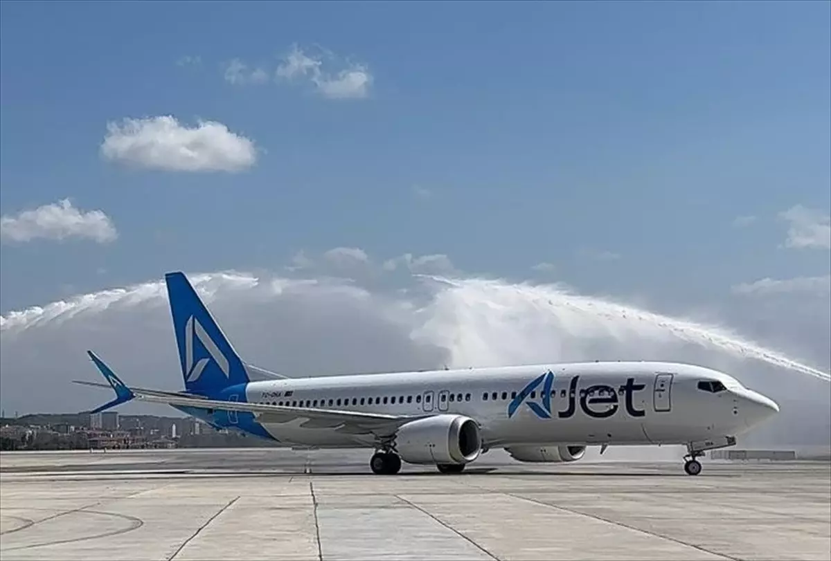 AJet Yeni Boeing Uçağını Tanıttı