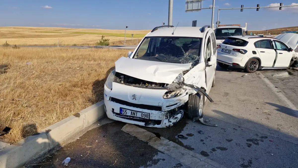 Çorum'da Trafik Kazası: 10 Yaralı