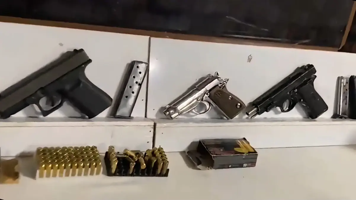 Adapazarı'nda Ruhsatsız Silah ve Sahte İçki Operasyonu