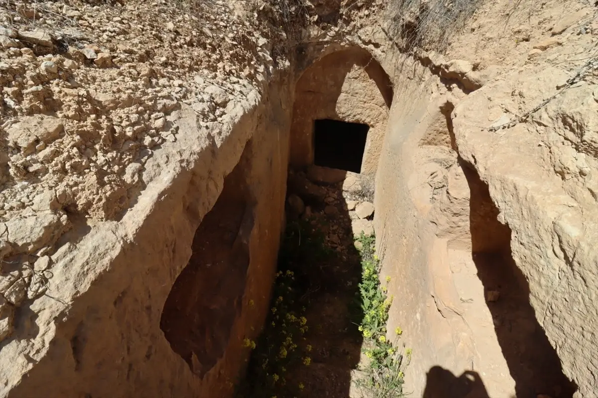 Suruç'ta Kaya Mezarı Envantere Alındı