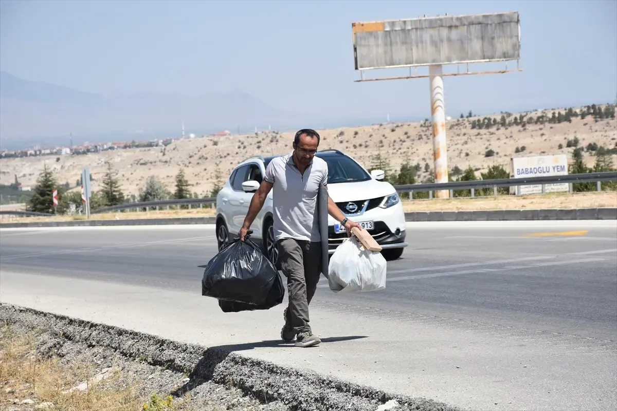 Çevre İçin Çöp Toplayan Akademisyen