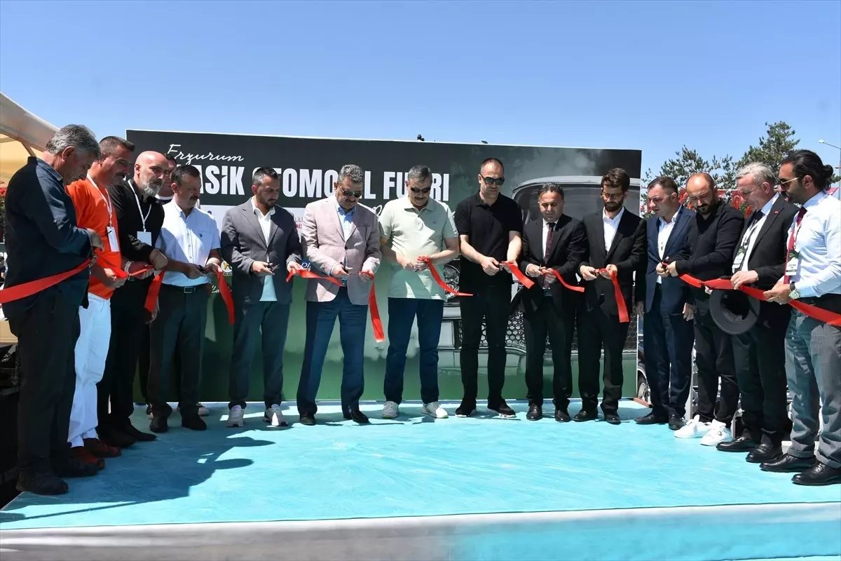 Erzurum'da Klasik Otomobil Fuarı Düzenlendi