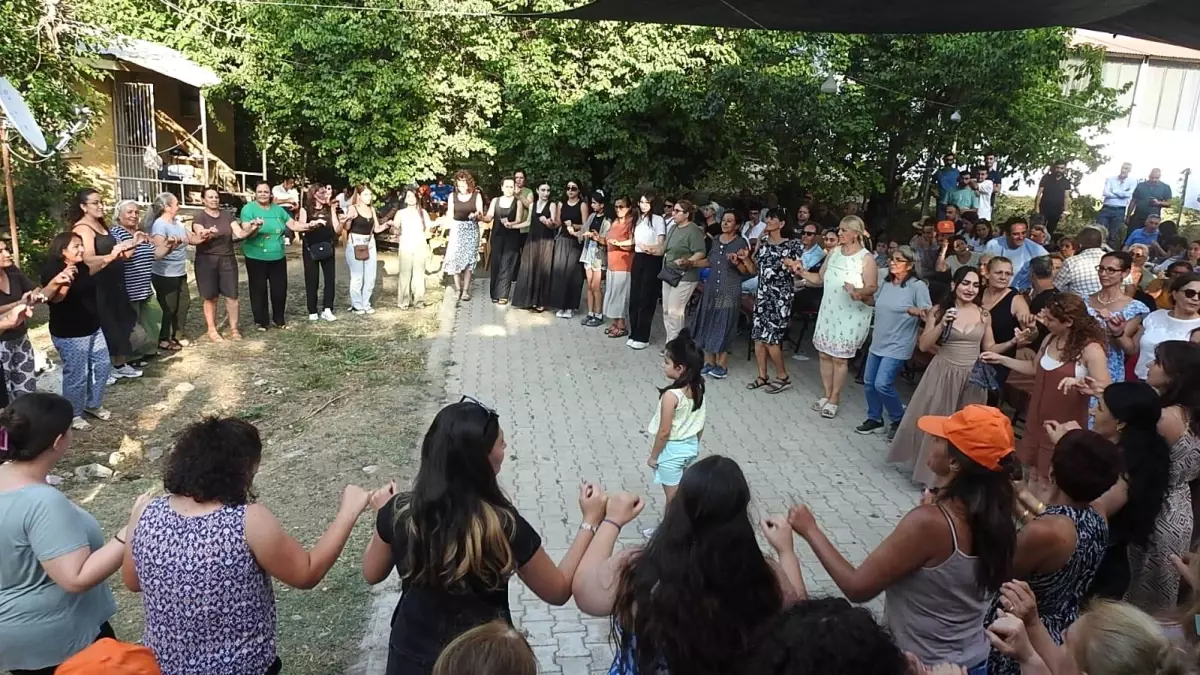 Tatlısu'da Çilek ve Böğürtlen Festivali Coşkusu