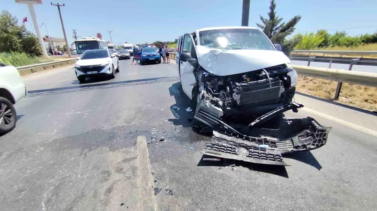 Manavgat'ta Trafik Kazası: 6 Yaralı