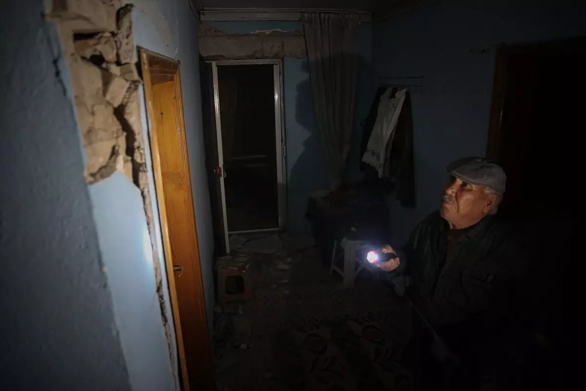 Sındırgı'da 6.1 Büyüklüğünde Deprem