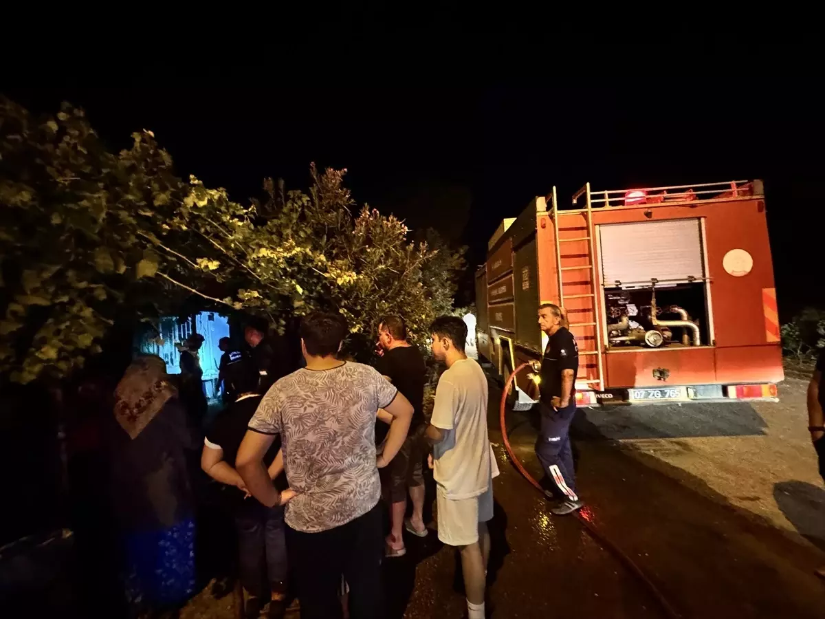 Antalya'da Ev Yangını