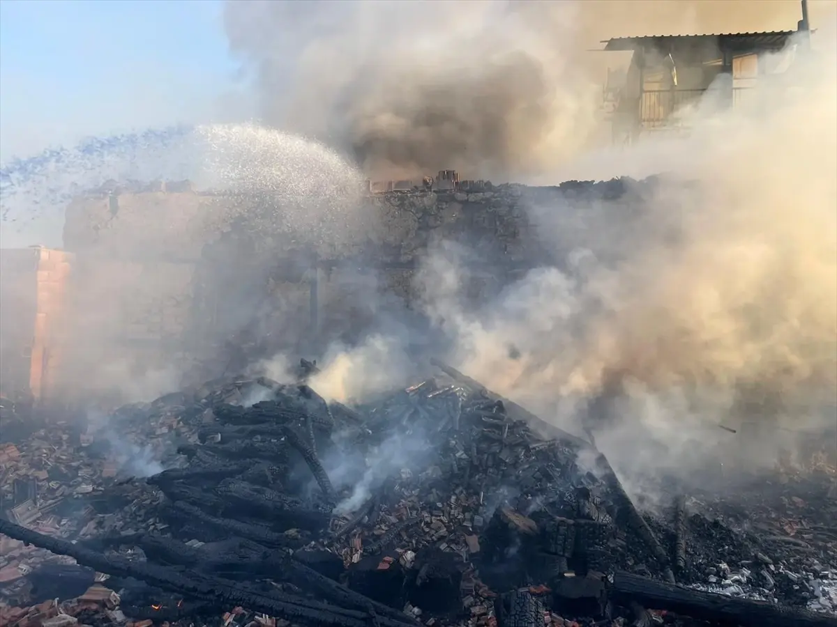 Burdur'da Kaynak Yangını: 3 Buzağı Telef Oldu