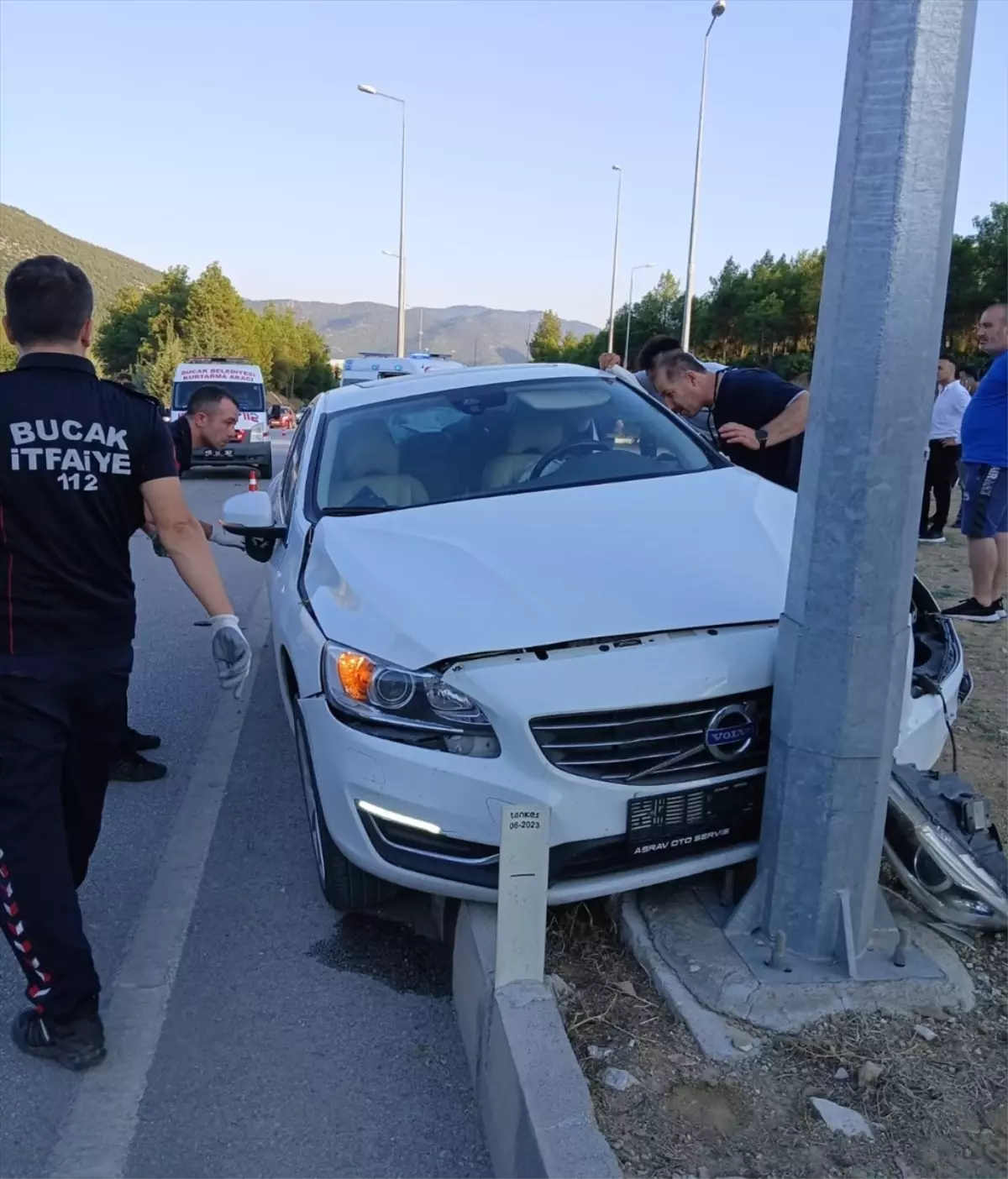 Bucak'ta Trafik Kazası: 2 Yaralı