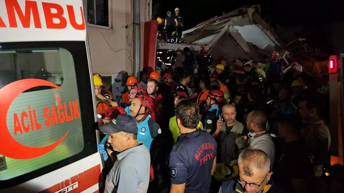 Sındırgı'da Depremde Kurtarılanlar Artıyor