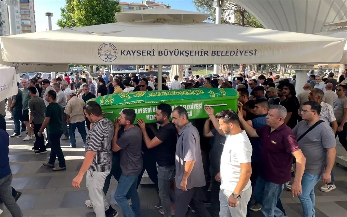 Kayseri'de Kadın Cinayeti: Cenaze Defnedildi