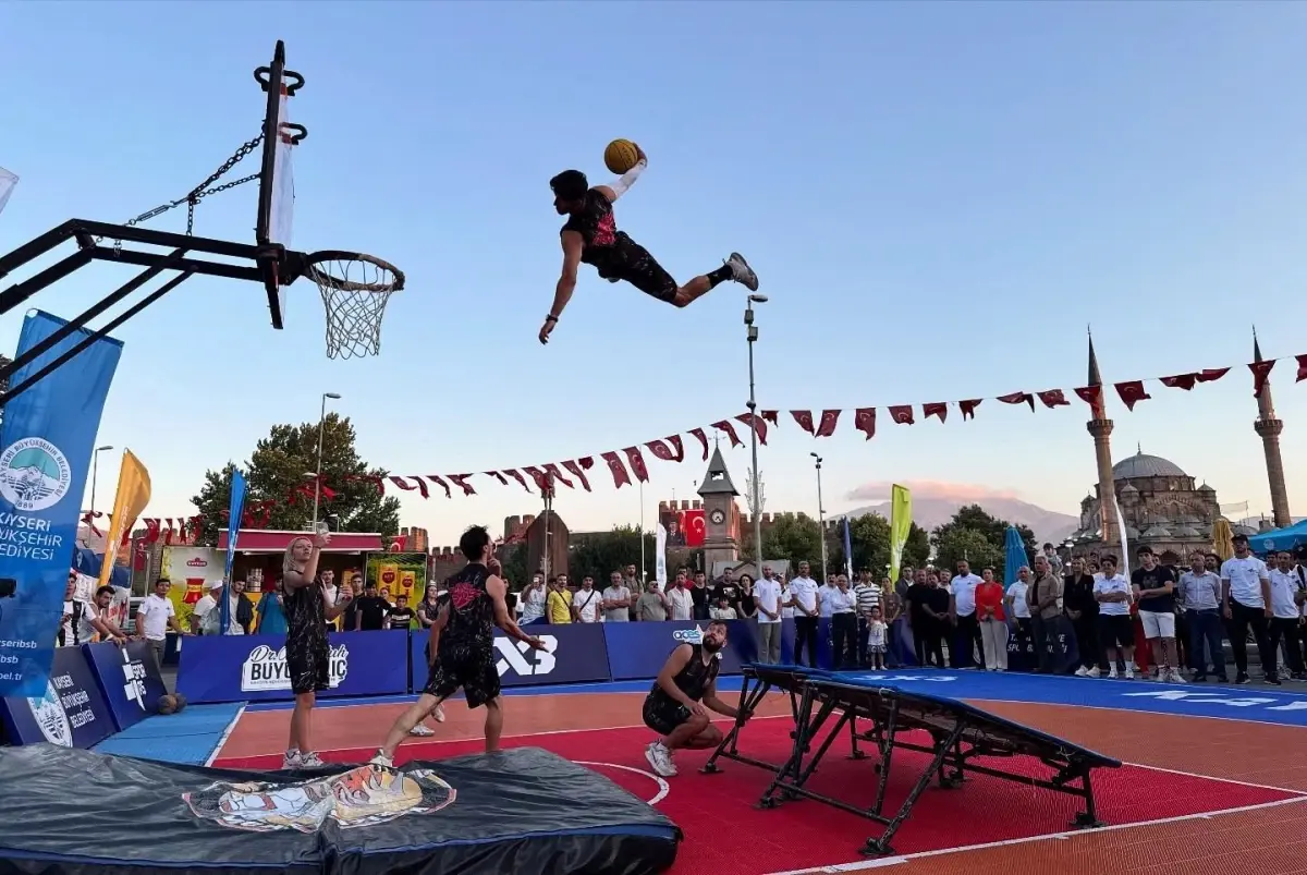 Kayseri'de FIBA Onaylı 3x3 Uluslararası Basketbol Turnuvası Coşkuyla Devam Ediyor