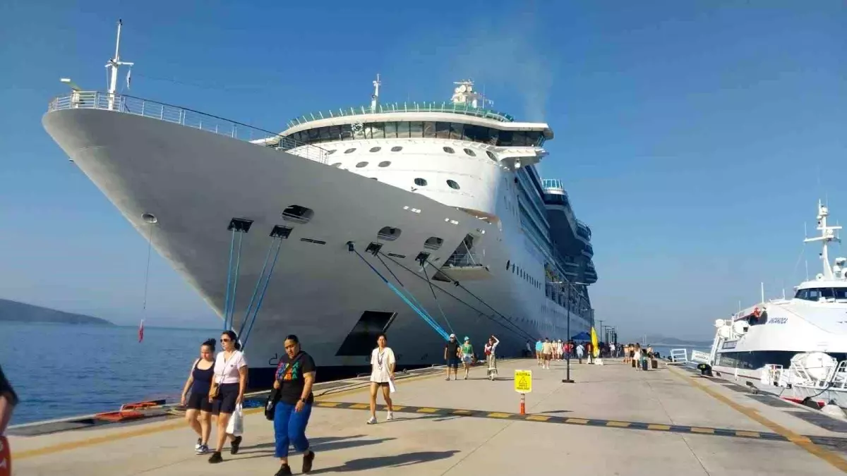 Bodrum'a 3.9 Bin Yolcu Getiren İki Gemiden Biri Kıbrıs'a Gidiyor