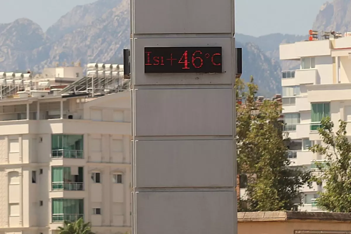 Antalya'da Sıcaklık 46,6 Dereceye Ulaştı