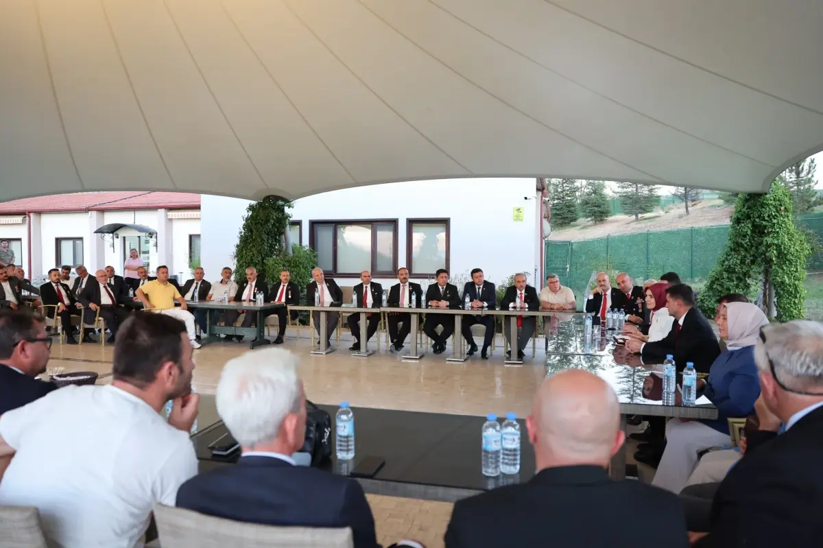 Bakan Göktaş, Şehit Aileleri ve Gazilerle Bir Araya Geldi