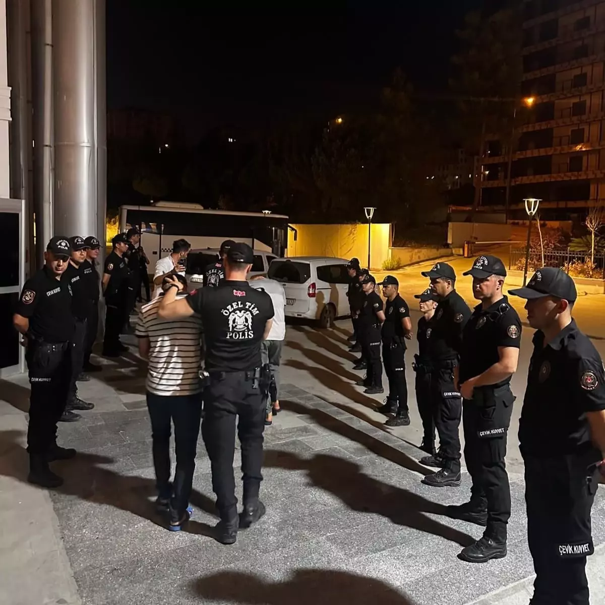 Samandağ'da Bıçaklı Kavga, 4 Şüpheli Tutuklandı