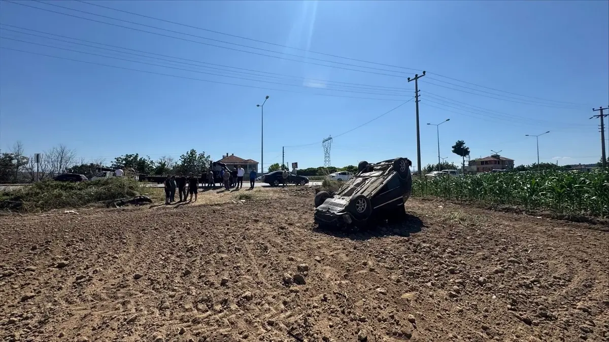 Bafra'da Araç Tarlaya Devrildi