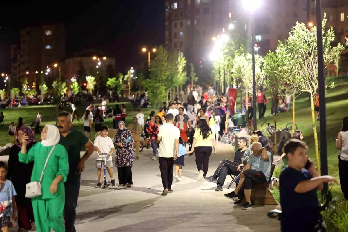 Talas Millet Bahçesi'nde Açık Hava Sinema Gösterimleri Devam Ediyor