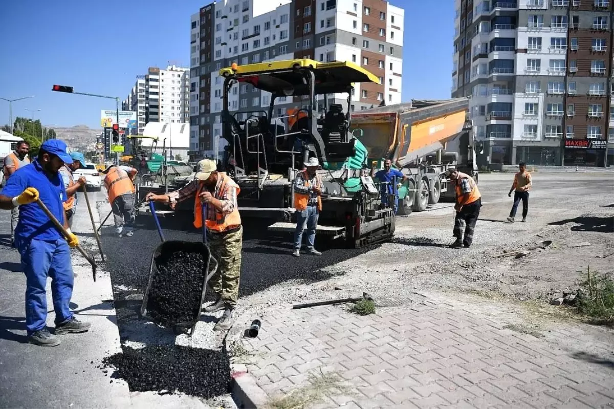 Kayseri'de Erkilet Bulvarı'nda Asfalt Yenileme Çalışmaları Başladı