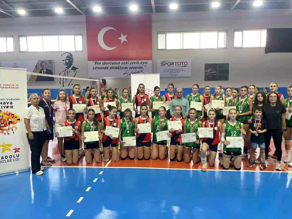 Eskişehir Kız Voleybol Takımı Türkiye Finallerine Yükseldi