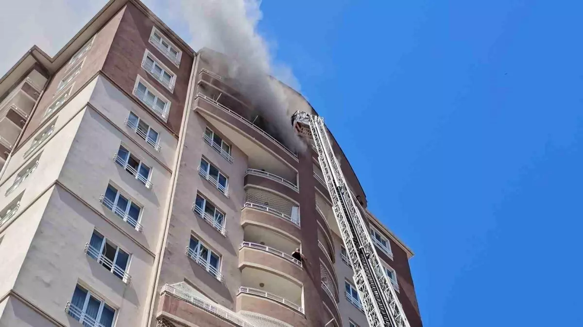 Talas'ta 14 Katlı Binada Yangın