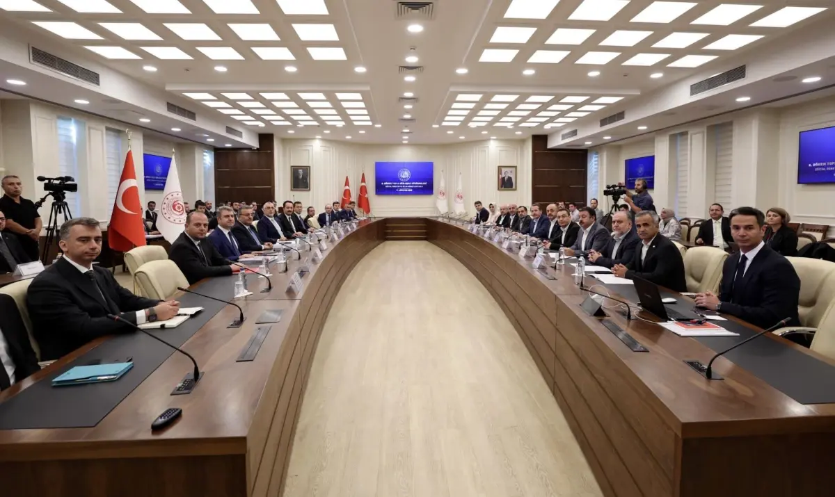 Bakan Işıkhan Eğitim Konfederasyonu ile Bir Araya Geldi