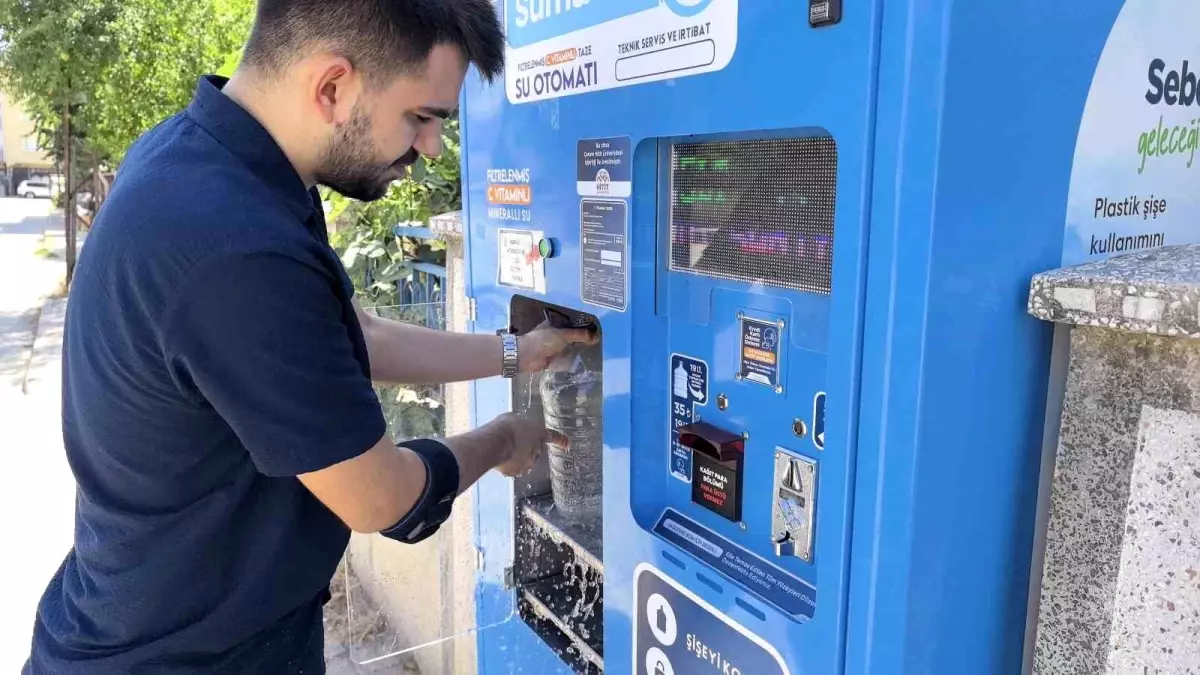 İnegöl'de Genç Girişimci Uygun Fiyatlı Su Satıyor