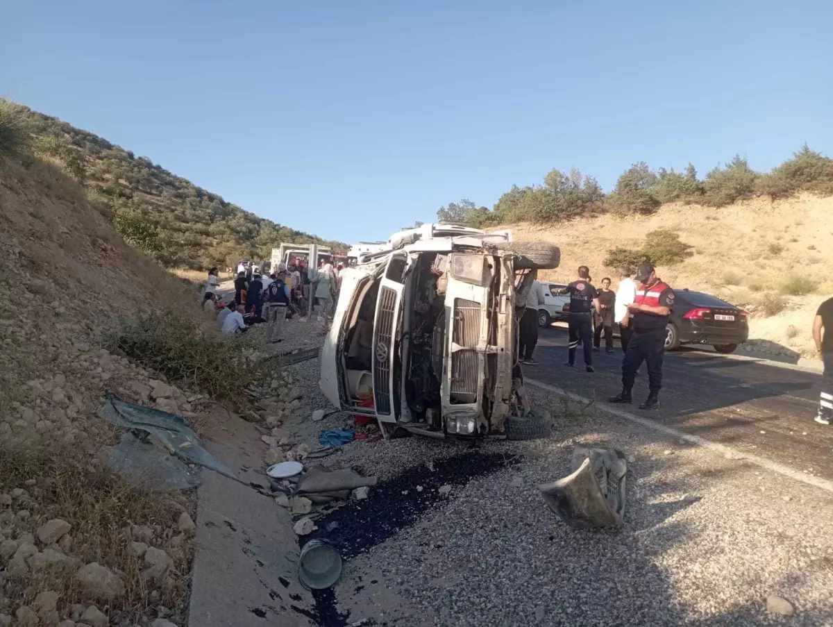 Adıyaman'da Tarım İşçilerini Taşıyan Minibüs Devrildi