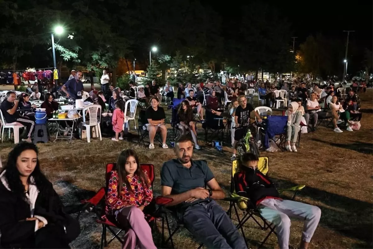 Kütahya'da Açık Hava Sinema Etkinliği: Salako Filmi Gösterildi