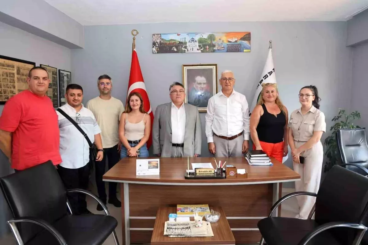 Rektör Özölçer'den Gazetecilere Destek Mesajı