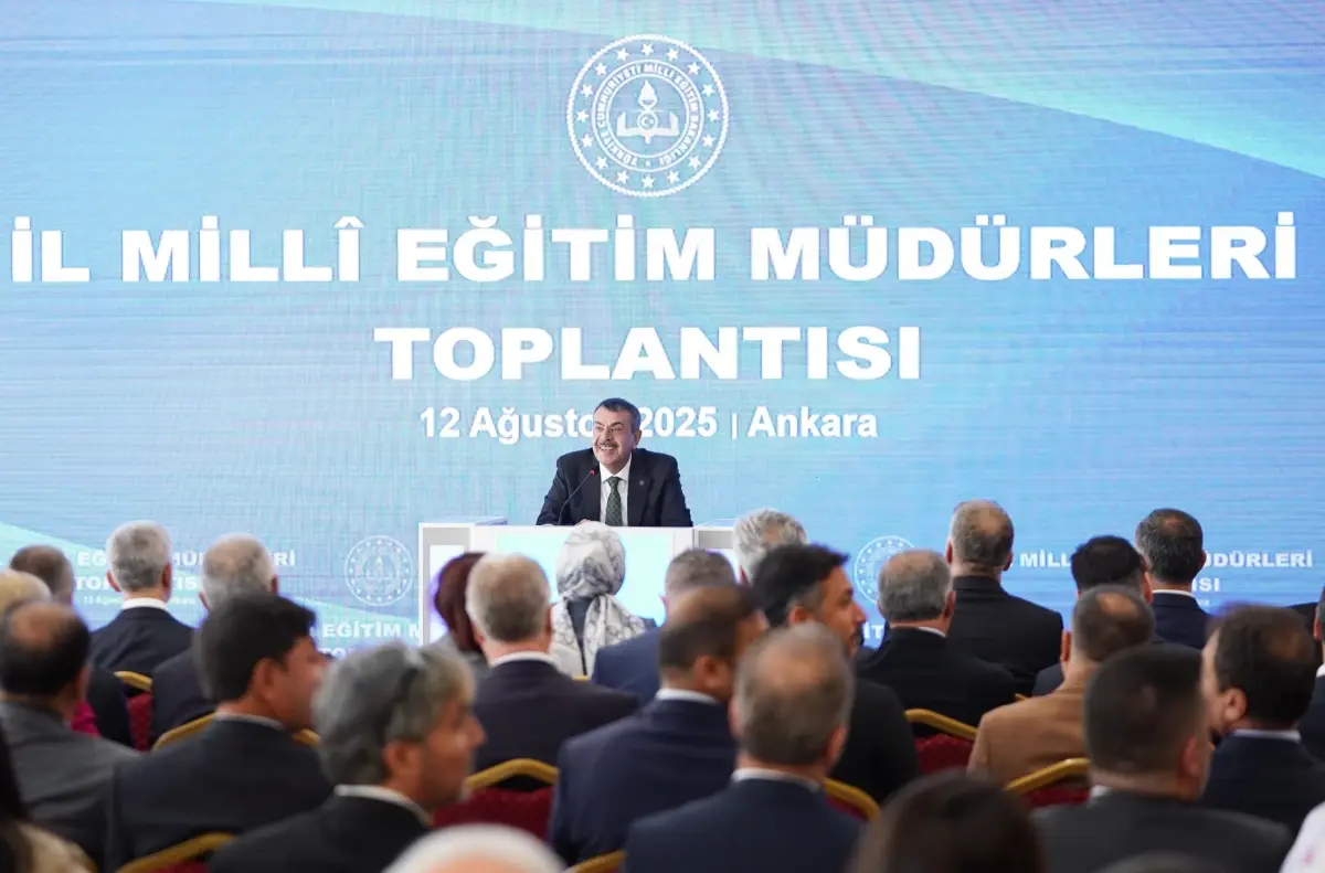 Okullara forma zorunluluğu geri geliyor! Bakan Tekin detayları açıkladı