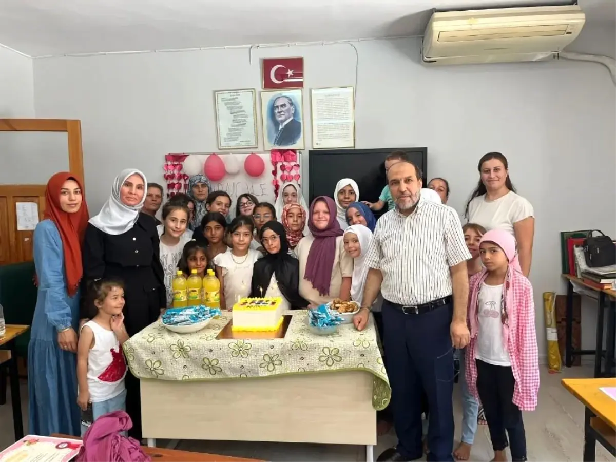 Kur'an Kursu Öğrencilerine Belge Takdimi