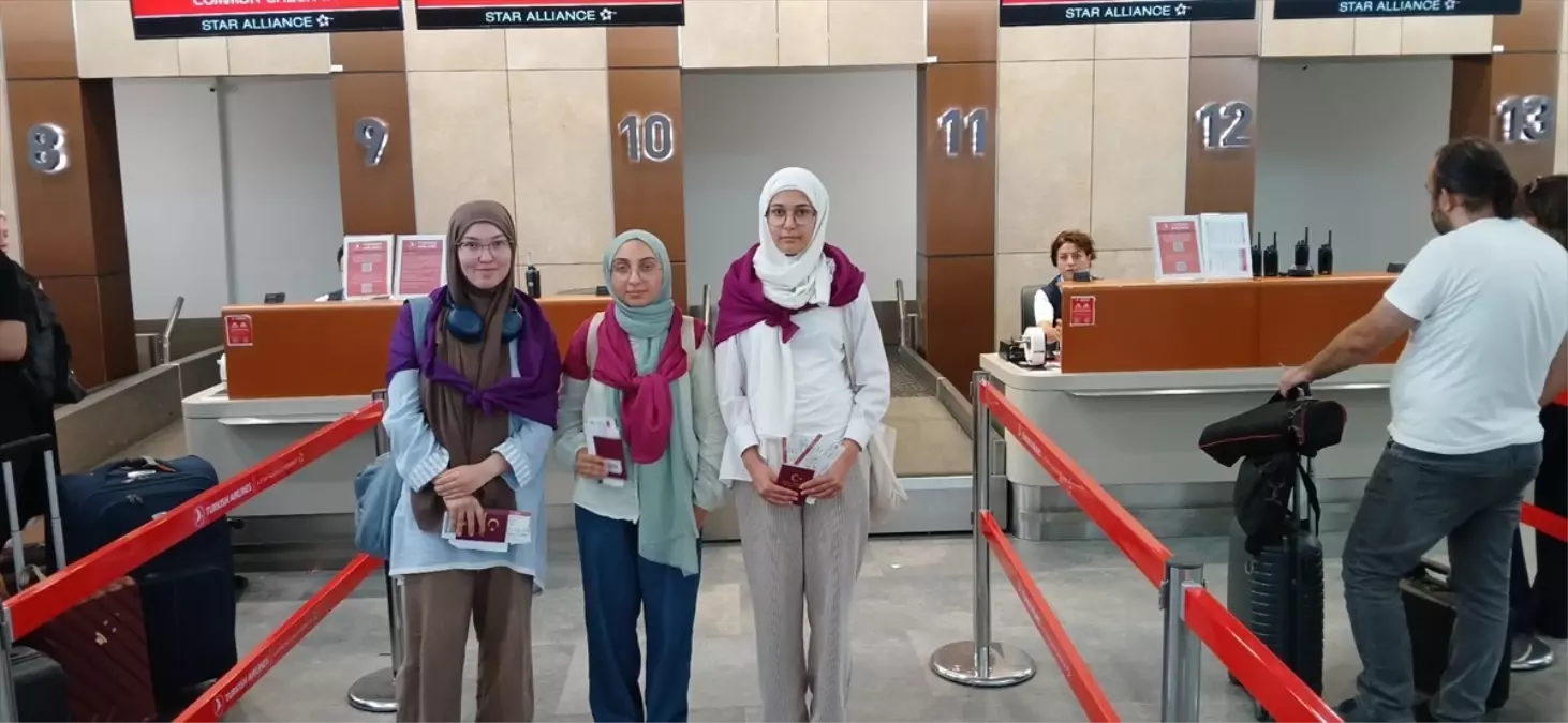 Anamur'da Umreye Uğurlanan Öğrenciler
